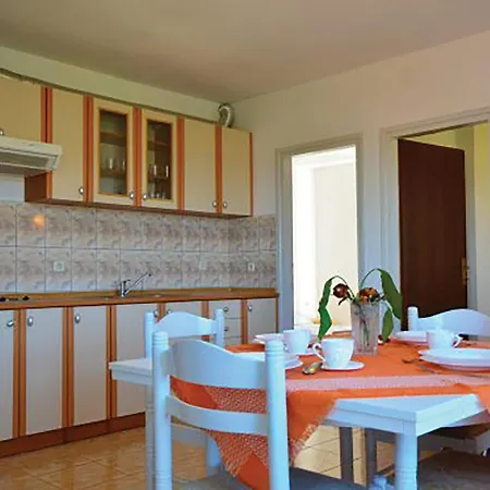 2 Bedroom Cozy Apartment In Kukljica Apartment *