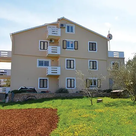 Apartment 2 Bedroom Cozy Apartment In Kukljica