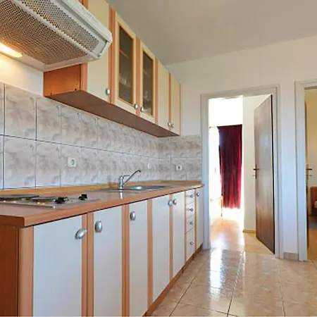 Apartment 2 Bedroom Cozy Apartment In Kukljica